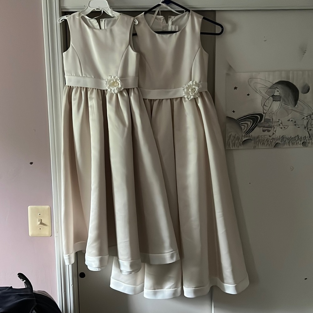 2 flower girl dresses sizes 5+7